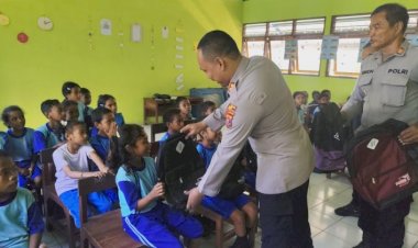 Menembus-Pelosok-Wukur,-Kapolres-Sikka-Tebar-Kepedulian-dan-Harapan-bagi-Generasi-Penerus-Bangs