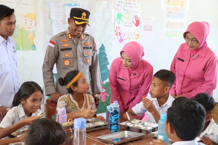 Polres Manggarai Timur Resmi Luncurkan Operasional Program Makan Bergizi Gratis SPPG Yayasan Kemala Bhayangkari